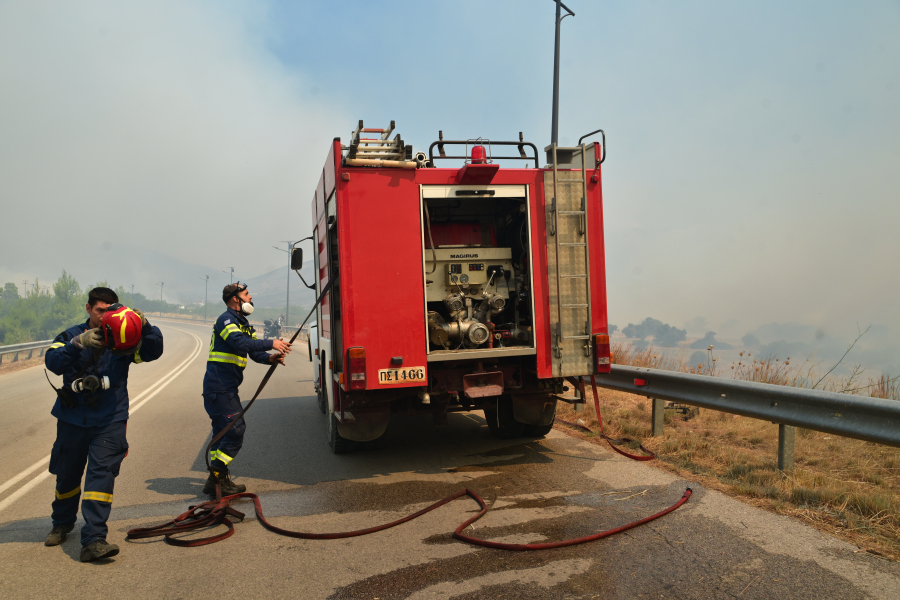 Πυροσβεστική: Τρεις συλλήψεις για τις φωτιές σε Πέραμα, Ροδόπη και Αργολίδα