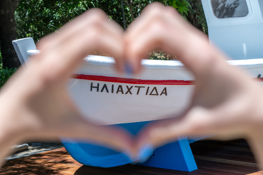 Δύο ημέρες στο «πλατανόφυλλο» του Ελύτη και πατρίδα του ούζου