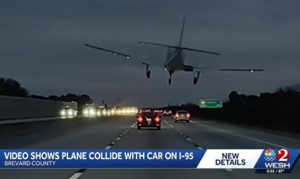 Βίντεο: Μικρό αεροπλάνο κάνει αναγκαστική προσγείωση σε αυτοκινητόδρομο, χτυπά όχημα