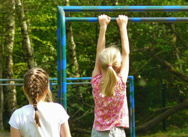 Υπουργείο Παιδείας: Διανομή Σχολικού Οδηγού για τους γονείς των μαθητών νηπιαγωγείων και δημοτικών