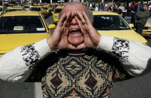 Η Taxibeat αντιδρά - Στην αντεπίθεση ο ΣΑΤΑ: «Οι οδηγοί ταξί δεν είναι πόρνες στις βιτρίνες του Άμστερνταμ»