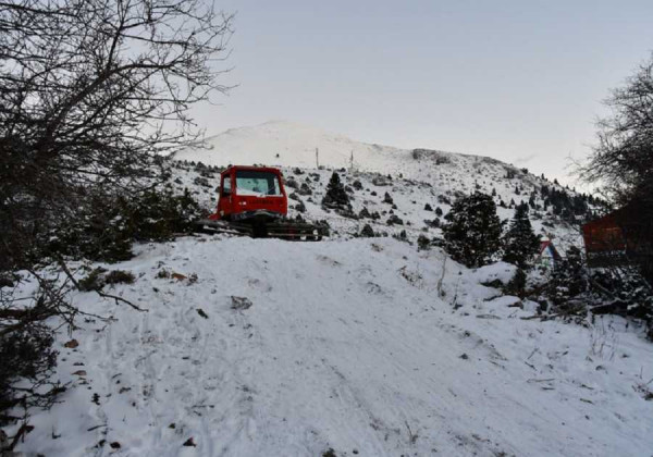 Στα λευκά η χώρα -«Το έστρωσε» στα ορεινά- LIVE εικόνα από τα χιονοδρομικά κέντρα