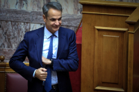 Mounting Pressure on Mitsotakis as Former Leaders Close In
