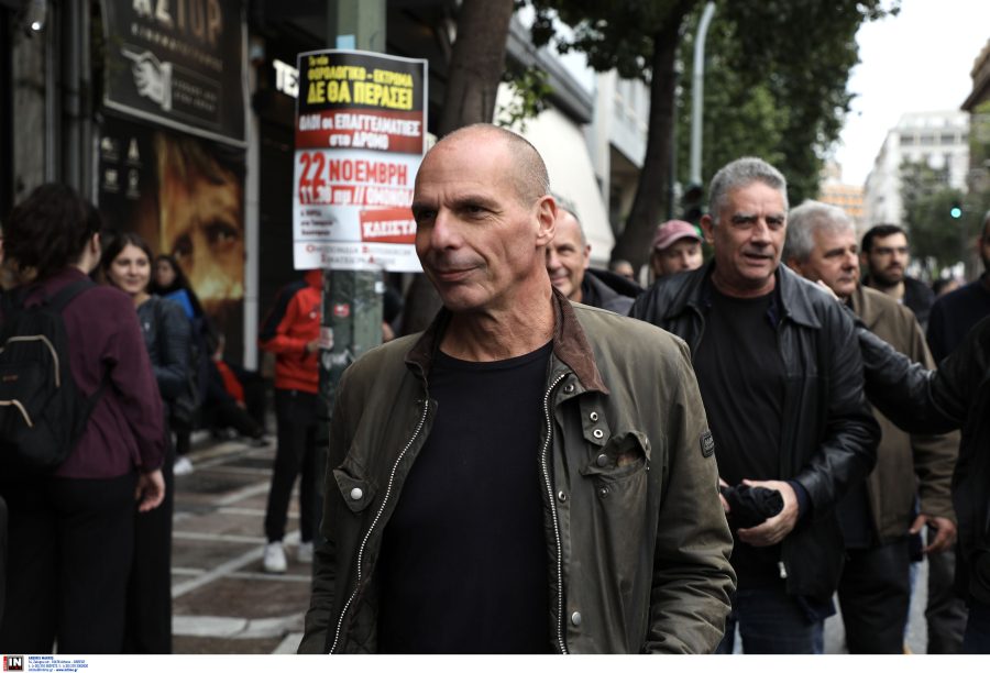 «Το Grexit είχε πέσει στο τραπέζι του Eurogroup» επιμένει ο Βαρουφάκης