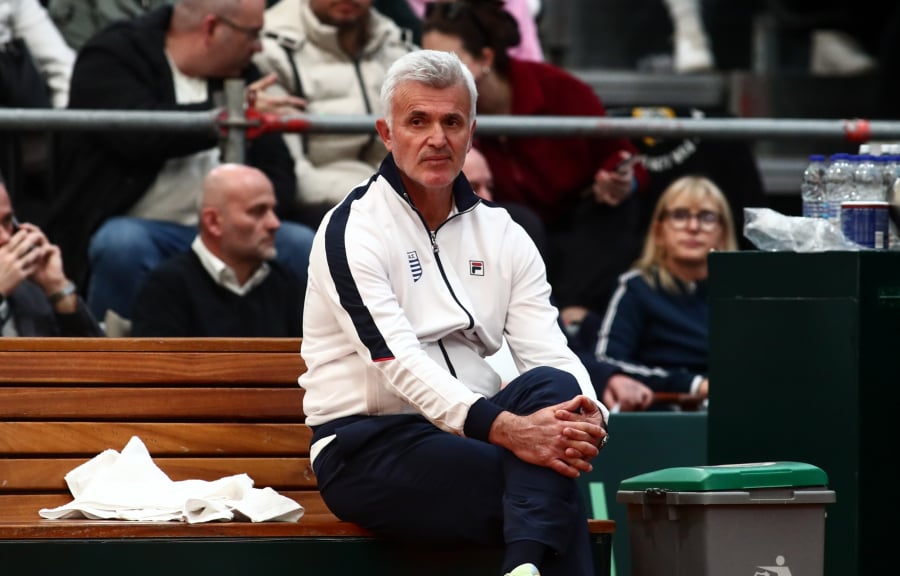 Στέφανος Τσιτσιπάς: Ο πατέρας του υποστήριξε ότι εκείνος οδηγούσε με 210 χλμ. τη Lotus (βίντεο)