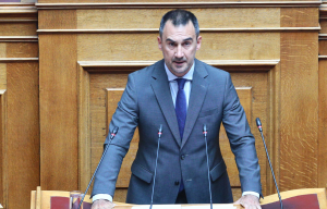 Χαρίτσης για επίθεση ΗΠΑ σε Ιράν: Μιλάμε για πόλεμο