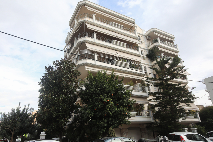 Έγκλημα στο Μοσχάτο: Υπεξαίρεσε έως και 2 εκατ. ευρώ, έφαγε ξύλο... και για την γυναίκα του