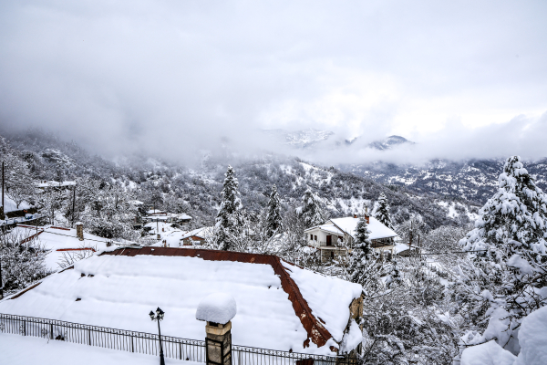 Δεν θα έχει μόνο καταιγίδες αλλά και πολλά χιόνια: Σε αυτές τις 13 πόλεις θα το στρώσει