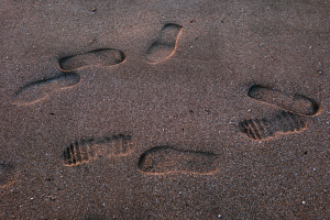 Δεν έχει σημασία πόσο κάθεστε, το να περπατάτε περισσότερο μπορεί να μειώσει τον κίνδυνο θανάτου και ασθενειών