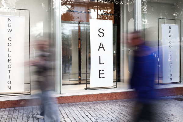 Greek Small Businesses Struggle as Summer Sales Fail to Deliver