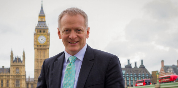 Φίλιπ Λι, ο πρώτος παραιτηθείς υπουργός του Brexit, που έριξε τον Τζόνσον