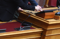 Με ποιους έκανε πρεμιέρα ο «κόφτης» στη Βουλή