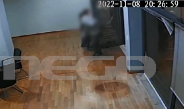 Βίντεο ντοκουμέντο από την αιματηρή ληστεία σε ενεχυροδανειστήριο της Αθήνας που μαχαίρωσαν μια 23χρονη