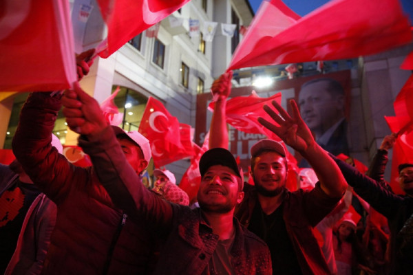 «Τρέχουν» να ξεφορτωθούν τα επώνυμά τους χιλιάδες Τούρκοι - Τι συμβαίνει και νιώθουν ντροπή;