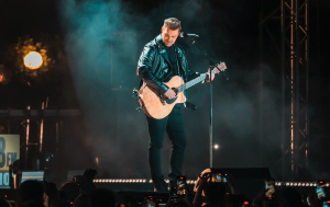 Γιώργος Σαμπάνης: Αποθεώθηκε στη sold out συναυλία του στην Αθήνα