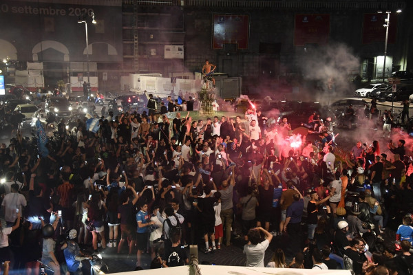 Κορονοϊός Ιταλία: Αύξηση των νέων κρουσμάτων, αντιδράσεις για τους πανηγυρισμούς στη Νάπολη