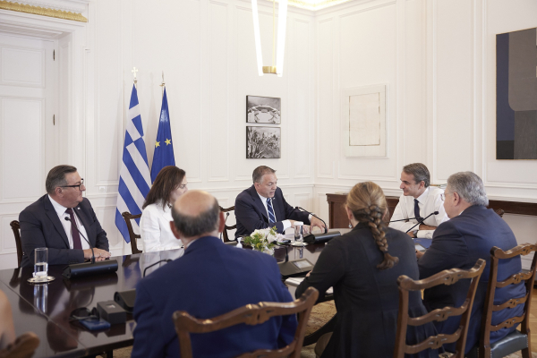 Ο Κυριάκος Μητσοτάκης υποδέχθηκε τον γερουσιαστή των ΗΠΑ Λεωνίδα Ραπτάκη στο Μαξίμου