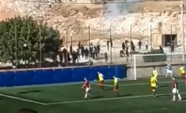 Άγριο ξύλο μεταξύ οπαδών της Προοδευτικής και του Ιωνικού στη Νίκαια! (video)