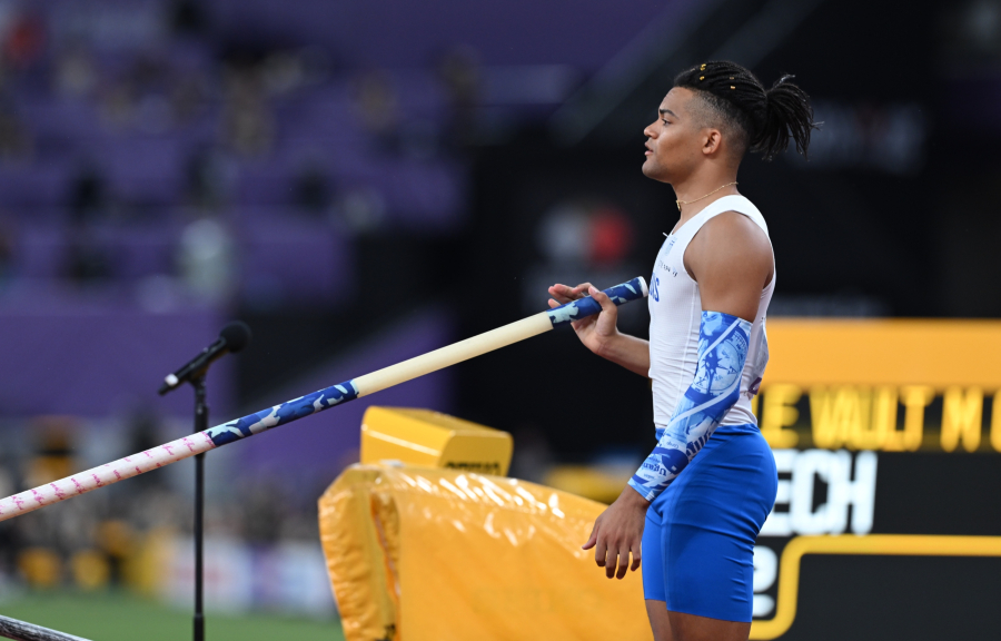 Εμμανουήλ Καραλής: Η στιγμή που περνά με άνεση τα 5,55 μέτρα στο Παγκόσμιο Πρωτάθλημα Στίβου (βίντεο)