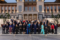 Σύνοδος ΝΑΤΟ: Ο ευδιάθετος Τραμπ, το χειροφίλημα Μακρόν που δεν έγινε και η μοναξιά της Μελόνι (Εικόνες και βίντεο)