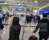 Χάος στο Ελευθέριος Βενιζέλος: Εκατοντάδες «εγκλωβισμένοι» στο αεροδρόμιο (εικόνες)