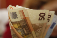 Ξεκίνησαν πληρωμές από ΕΦΚΑ και ΔΥΠΑ, τι καταβάλλεται μέχρι την Παρασκευή