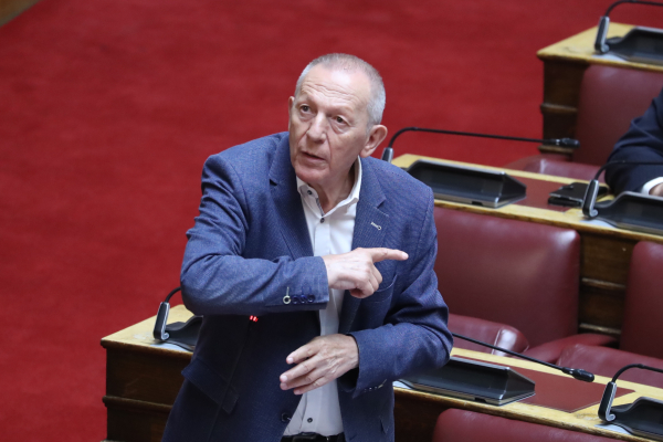 Ο Παφίλης ζητά να πάει στην Ολομέλεια της Βουλής η σύμβαση για την «Ασπίδα του Αχιλλέα»