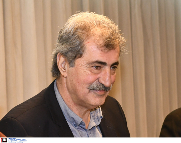 Με φωτογραφίες απαντά ο Πολάκης σε Μητσοτάκη για να ακούει ο… Κασσελάκης