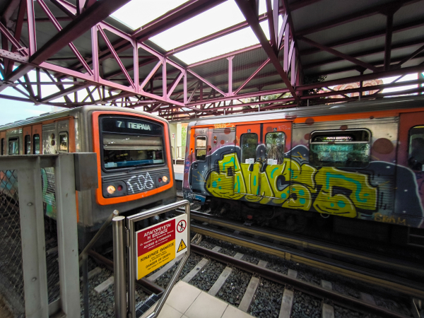 Βλάβη σε συρμό του ΗΣΑΠ στο Μοναστηράκι - Έβγαιναν καπνοί από τα βαγόνια