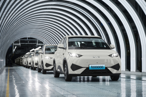 BYD: Το Dolphin Surf γίνεται το ταχύτερα πωλούμενο αυτοκίνητο στην ιστορία της κατηγορίας A00