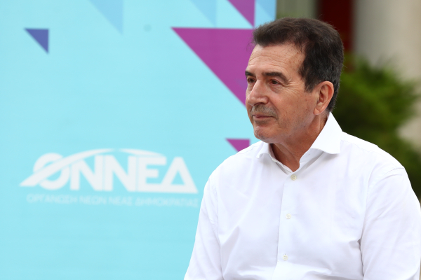 Χρυσοχοΐδης: «Βραχιολάκι» σε όσους έχουν επιβληθεί περιοριστικά μέτρα για ενδοοικογενειακή βία