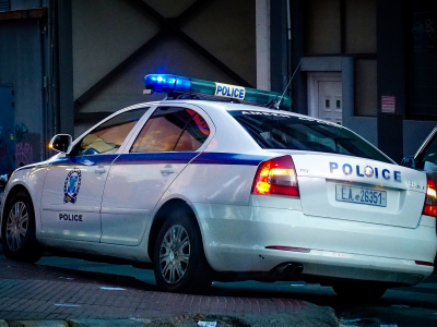 ΕΛΑΣ: Στη «φάκα» των «αδιάφθορων» κύκλωμα παράνομων ελληνοποιήσεων με εμπλοκή αστυνομικών