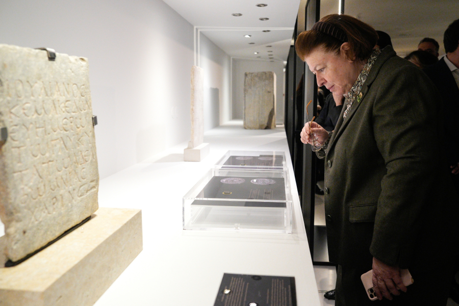 Σύλλογος Αρχαιολόγων για το on camera κατσιάδασμα της Μενδώνη: Βιώνουμε εργασιακή κακοποίηση