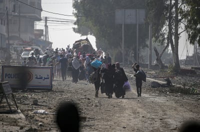 Εκατοντάδες άνθρωποι αναχωρούν για την Αίγυπτο - Πάνω από 100 Γάλλοι έφυγαν από τη Γάζα