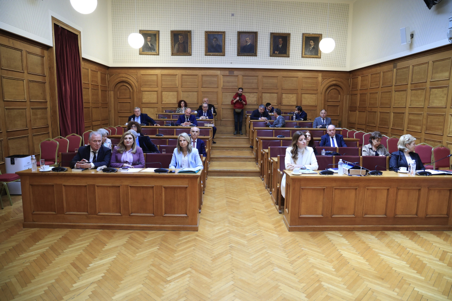 Προανακριτική: Κατατέθηκαν τα πορίσματα - Δίωξη Τριαντόπουλου ζητά η ΝΔ, τι λένε τα άλλα κόμματα