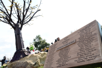 Αυτό είναι «Το Δέντρο των ψυχών», μνημείο για τα 57 θύματα των Τεμπών