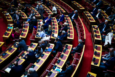 Ολομέλεια της Βουλής: Ψηφίστηκε θετικά η άρση της ασυλίας πέντε βουλευτών