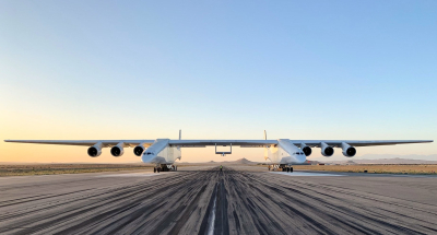 Το μεγαλύτερο αεροσκάφος στον κόσμο με άνοιγμα φτερών μεγαλύτερο από ένα γήπεδο ποδοσφαίρου, πέταξε (βίντεο)