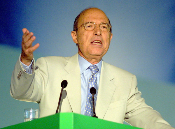 Πώς βρέθηκε στην ηγεσία του ΠΑΣΟΚ ο Κώστας Σημίτης