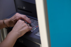 Αντίστροφη μέτρηση για την πληρωμή του ΚΕΑ από τον ΟΠΕΚΑ