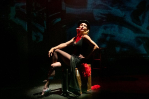 H Ute Lemper μεταμορφώνεται σε Marlene Dietrich στο θέατρο Παλλάς