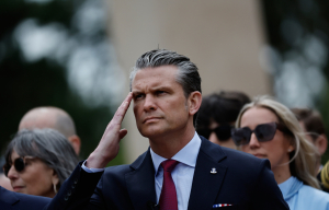 Πιτ Χέγκσεθ: Αντιδράσεις για το επίσημο ταξίδι στη Γαλλία με τη σύζυγο και τα 6 παιδιά τους (βίντεο)