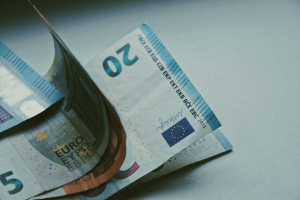 Μισθοί: Aύξηση 10% σε 500.000 εργαζόμενους - Πώς οι τριετίες ανεβάζουν τις αποδοχές