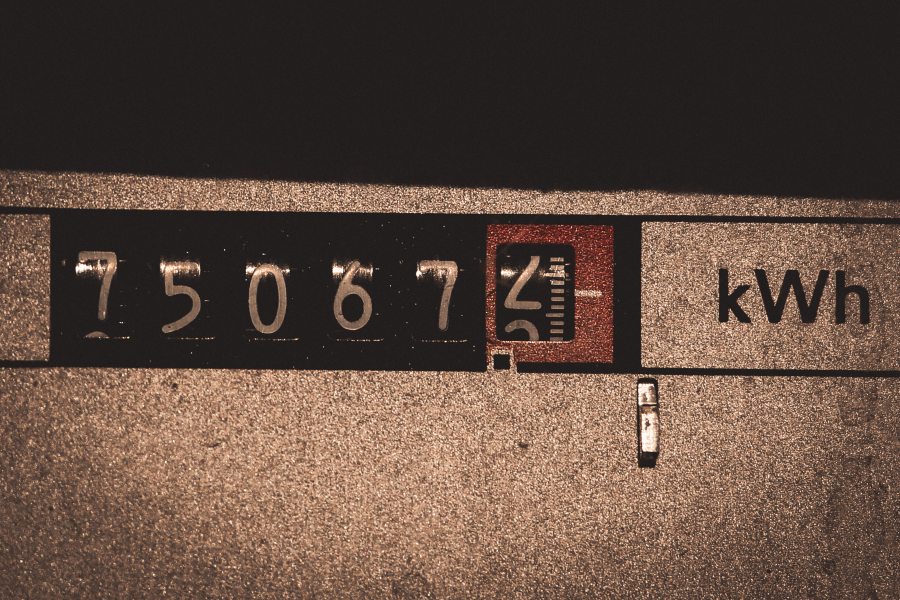 Οι πάροχοι ανακοίνωσαν τις τιμές για το ρεύμα τον Μάρτιο: Ακόμη και στα 8 λεπτά η κιλοβατώρα