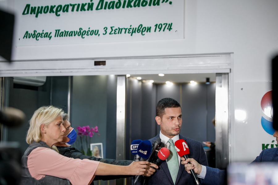 Παραίτηση Καρανικόλα από το ΠΑΣΟΚ με αιχμές για Ανδρουλάκη