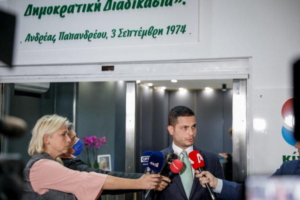 Παραίτηση Καρανικόλα από το ΠΑΣΟΚ με αιχμές για Ανδρουλάκη