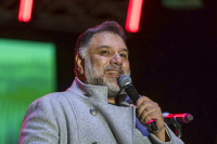Γρηγόρης Αρναούτογλου: «Ήμουν τόσο θρησκόληπτος που δεν έκανα σεξ Τετάρτη και Παρασκευή»