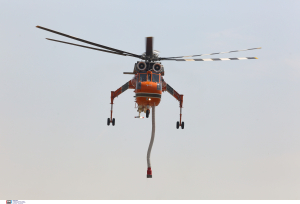 Φωτιά τώρα στο Μαρκόπουλο Ωρωπού, διακοπή της κυκλοφορίας στη λεωφόρο