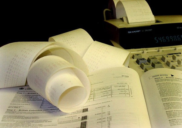 Σε 2 δόσεις ο φόρος για μετόχους εταιρειών - Για ποιους μειώνεται η προκαταβολή φόρου στο 50%