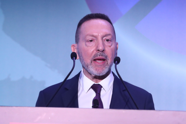 Ο Στουρνάρας θέτει θέμα αύξησης επιτοκίου καταθέσεων